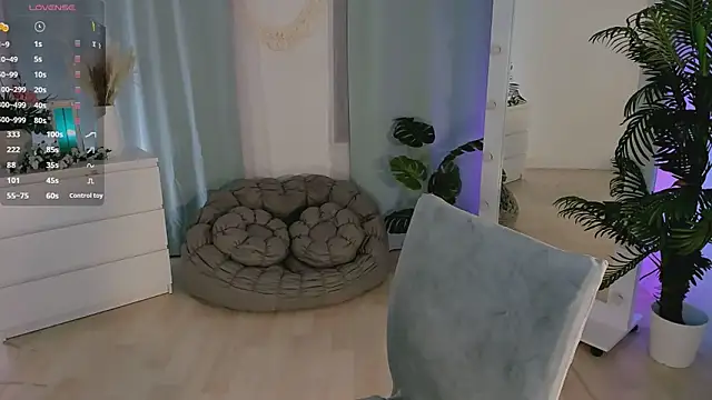 lilithlunna online show from November 2025 06:15:01 PM