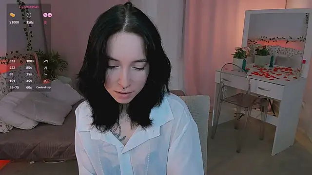 lilithlunna online show from December 2025 12:47:01 PM