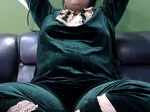 Housewife12 online show from March 2025 05:18:01 PM