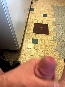 Snapshot of mikiss789 chatting on March 2026 03:04:02 PM mikiss789 online show from March 2026 03:04:02 PM