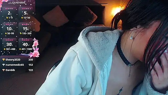 mia collens online show from January 2025 07:32:02 AM