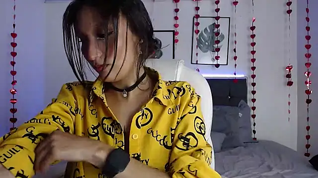 mia collens online show from March 2025 03:39:01 AM