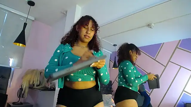 lauraltt online show from January 2025 01:11:01 PM