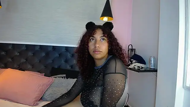 lauraltt online show from February 2025 09:28:01 AM