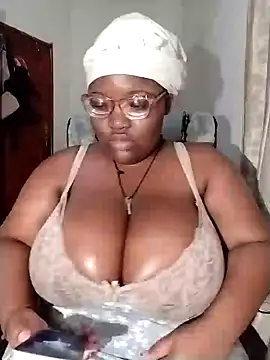 Snapshot of Damm_Bobbies chatting on June 2026 01:06:01 AM Damm Bobbies online show from June 2026 01:06:01 AM