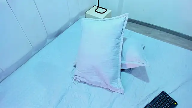 AbrilSonne online show from February 2025 06:32:02 PM