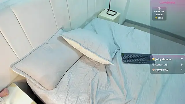 AbrilSonne online show from February 2025 08:10:01 PM