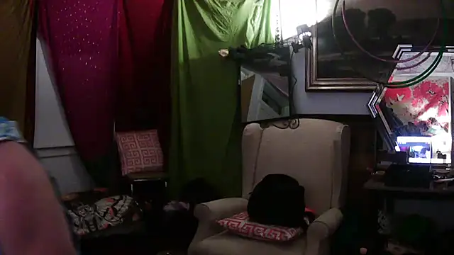 SilverandFox online show from March 2025 12:30:02 PM