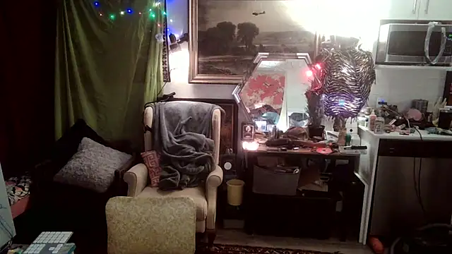 SilverandFox online show from March 2025 11:38:02 AM