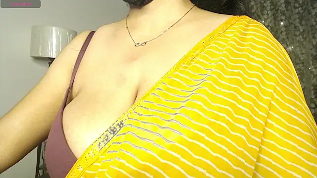 Snapshot of hot_menka chatting on February 2026 04:00:02 PM hot menka online show from February 2026 04:00:02 PM