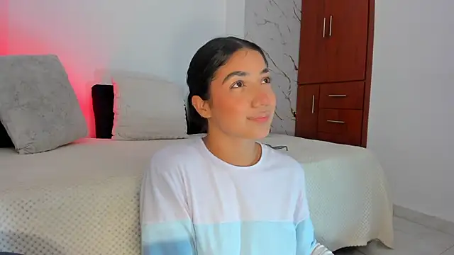 Snapshot of martina_roldam chatting on June 2026 12:57:02 AM martina roldam online show from June 2026 12:57:02 AM