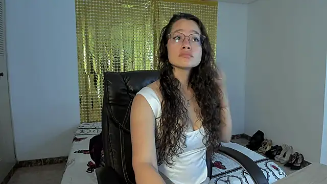 emmaTorres1 online show from March 2025 08:32:02 PM