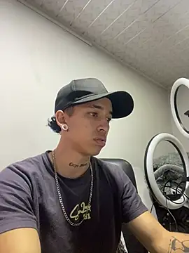 Snapshot of iamcloe_11 chatting on December 2024 08:43:01 PM iamcloe 11 online show from December 2024 08:43:01 PM