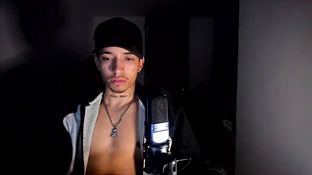 Snapshot of iamcloe_11 chatting on October 2025 03:51:02 AM iamcloe 11 online show from October 2025 03:51:02 AM