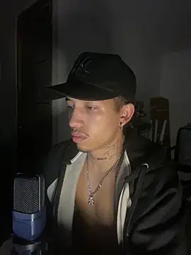 Snapshot of iamcloe_11 chatting on October 2025 12:32:02 AM iamcloe 11 online show from October 2025 12:32:02 AM