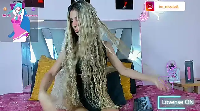 Snapshot of supradoll chatting on March 2025 03:41:01 PM supradoll online show from March 2025 03:41:01 PM