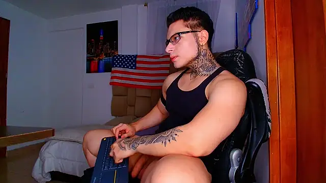 DennisWalkerr online show from October 2025 11:10:02 PM