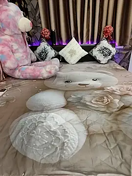 Little  Lia online show from November 2025 01:45:02 PM