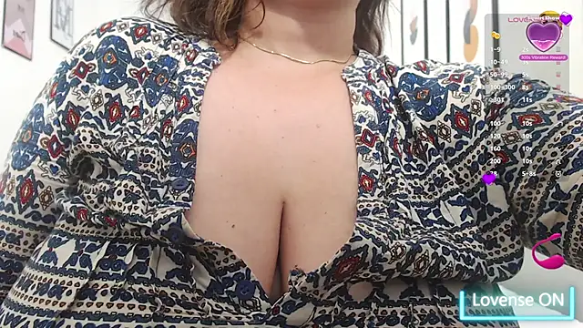 Snapshot of MommyHelpsmee chatting on February 2025 05:10:01 AM MommyHelpsmee online show from February 2025 05:10:01 AM