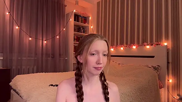 Awwwrora online show from October 2025 07:25:02 PM