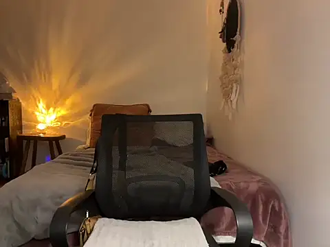 leahsparkles online show from September 2025 01:43:01 AM