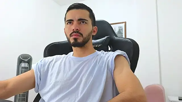 Massimoo 07 online show from December 2024 10:34:02 PM