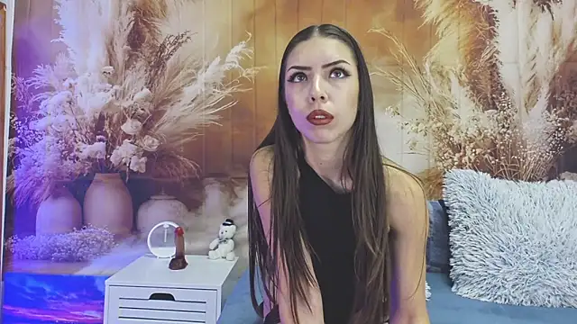 EmaLowe online show from October 2025 08:48:01 AM