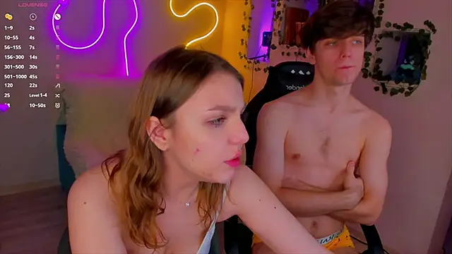 RobertAndLinela online show from December 2024 10:01:01 PM