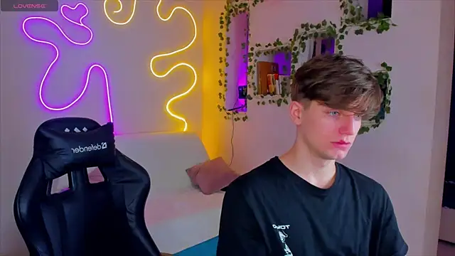 RobertAndLinela online show from January 2025 04:55:02 PM