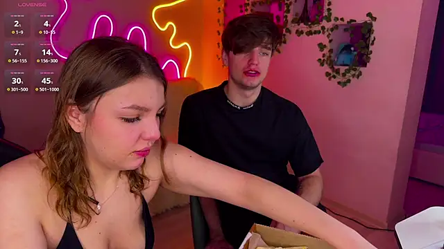 RobertAndLinela online show from February 2025 07:38:01 PM