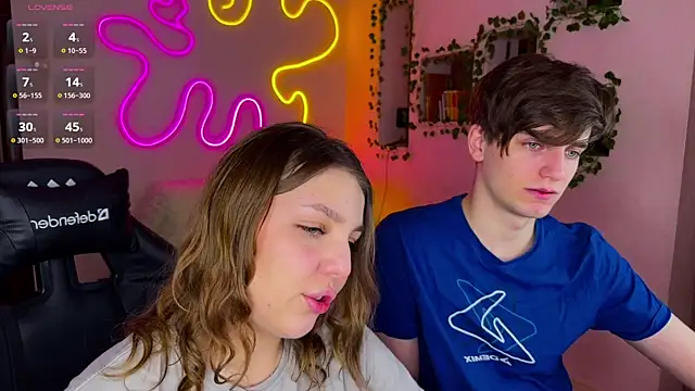 RobertAndLinela online show from February 2025 07:54:01 PM