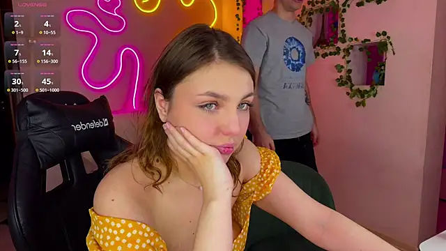 RobertAndLinela online show from March 2025 12:28:01 PM