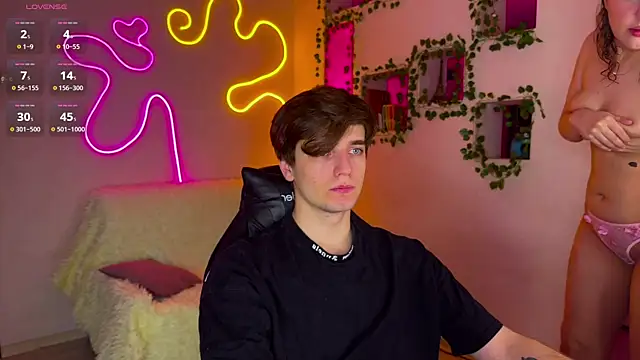 RobertAndLinela online show from March 2025 06:18:01 PM