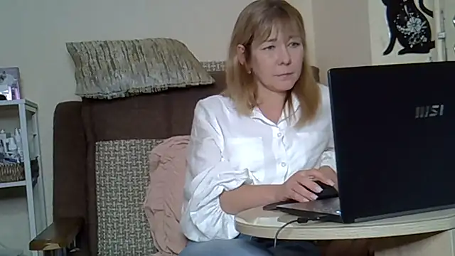 EllaJohnsonX online show from May 2026 07:28:02 AM