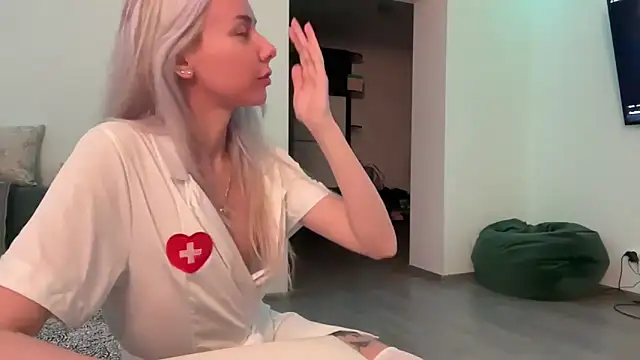 yunasuka online show from February 2025 01:49:02 AM