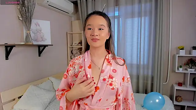 Maekko online show from February 2025 12:56:01 PM