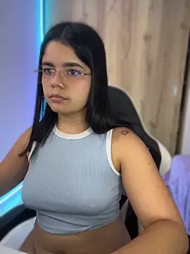 Snapshot of pretty_angela1 chatting on April 2026 12:29:02 PM pretty angela1 online show from April 2026 12:29:02 PM