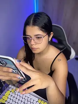 Snapshot of pretty_angela1 chatting on May 2026 10:17:01 PM pretty angela1 online show from May 2026 10:17:01 PM