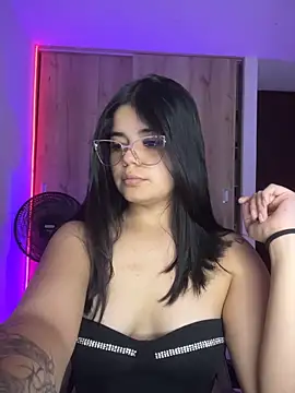 Snapshot of pretty_angela1 chatting on June 2026 03:42:01 AM pretty angela1 online show from June 2026 03:42:01 AM
