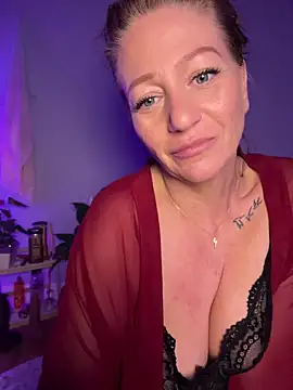 Snapshot of AlessasRoom chatting on April 2026 07:11:02 AM AlessasRoom online show from April 2026 07:11:02 AM