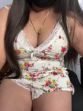 Snapshot of tanvihot2 chatting on June 2026 04:33:01 PM tanvihot2 online show from June 2026 04:33:01 PM