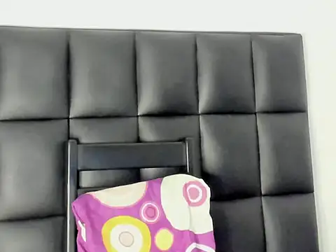 benjamincol online show from April 2026 04:46:01 AM