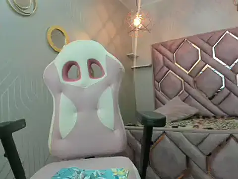 Lorena watson online show from February 2025 07:07:02 AM