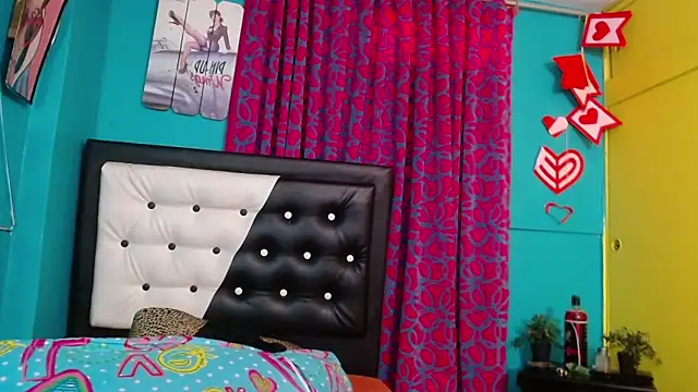 valerie mase online show from November 2025 07:13:02 PM