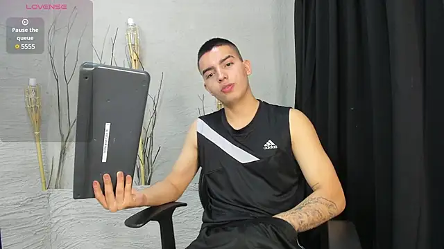 MarcoVitto online show from January 2025 04:33:02 AM