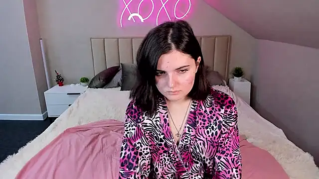 Snapshot of CharlotteMitchell chatting on December 2024 01:04:02 AM CharlotteMitchell online show from December 2024 01:04:02 AM