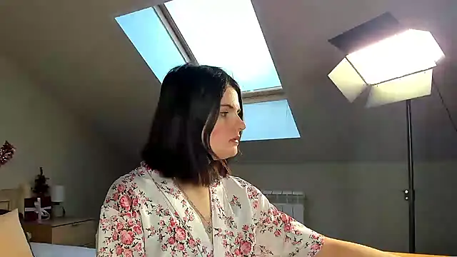 Snapshot of CharlotteMitchell chatting on January 2025 08:03:01 AM CharlotteMitchell online show from January 2025 08:03:01 AM