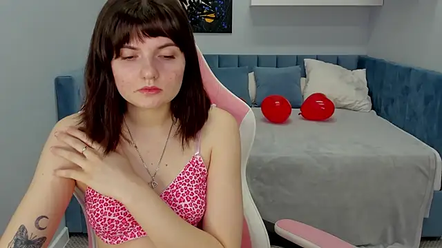 Snapshot of CharlotteMitchell chatting on February 2025 08:00:02 AM CharlotteMitchell online show from February 2025 08:00:02 AM