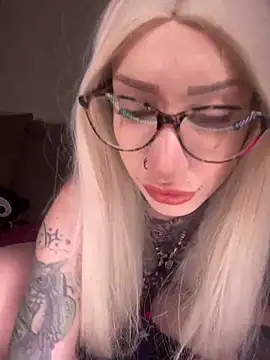 Snapshot of Bunny-xiel chatting on February 2025 04:20:01 AM Bunny-xiel online show from February 2025 04:20:01 AM