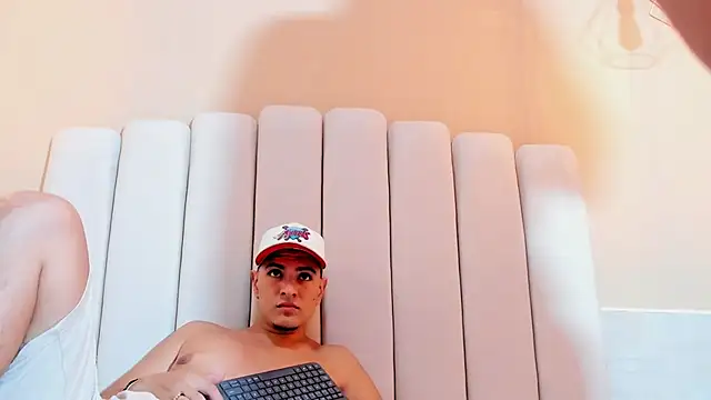 DAVID VICTORIAA online show from January 2025 06:41:02 PM